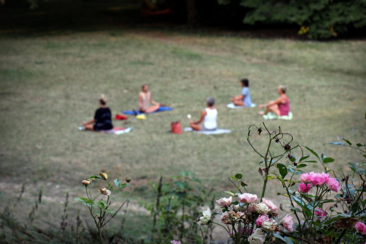 Meunet-Planches Parc De Lesseps Bed & Breakfast エクステリア 写真