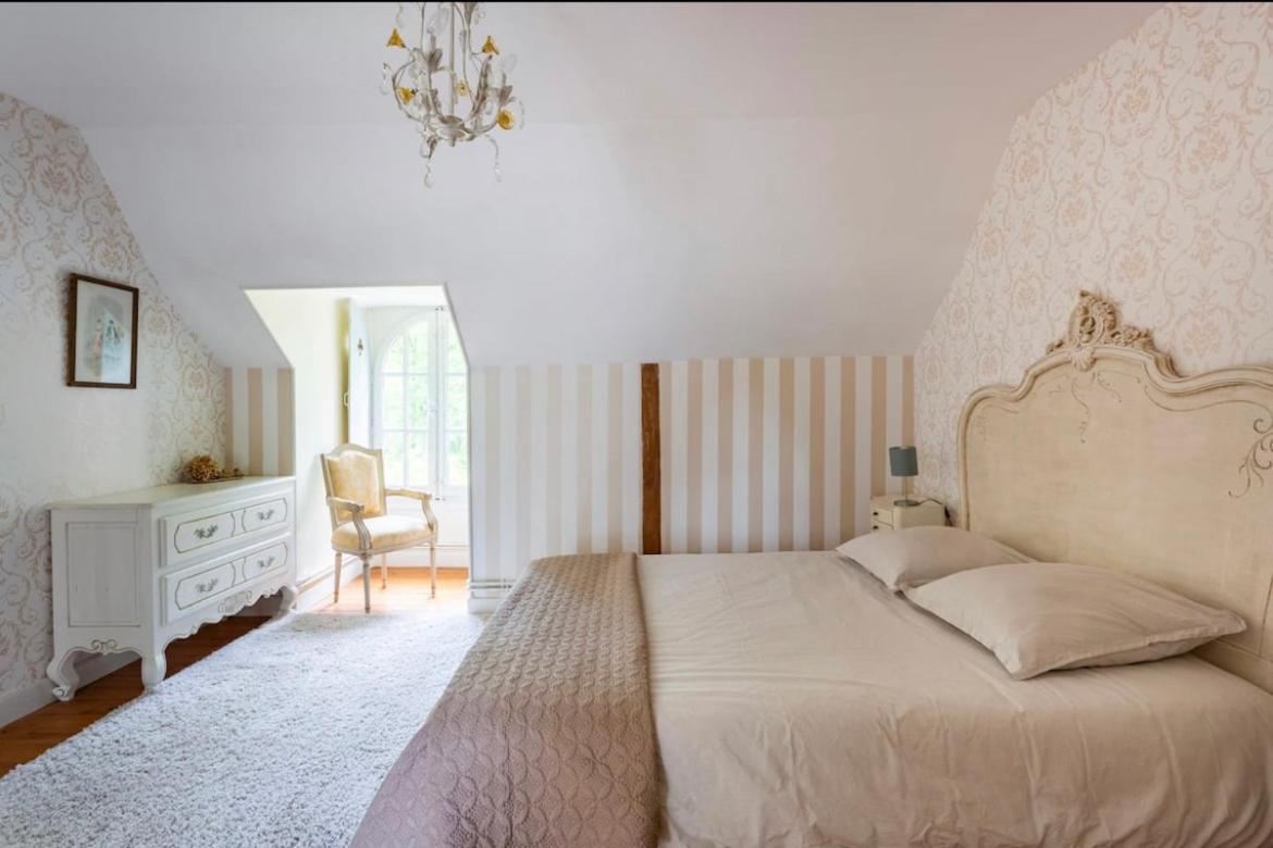 Meunet-Planches Parc De Lesseps Bed & Breakfast エクステリア 写真